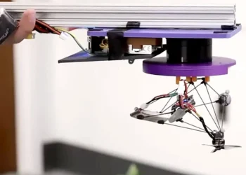 Phantom Twist crea un dron «invisible» que desaparece ante los ojos humanos